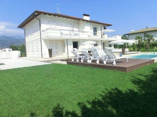 Villa Indipendente in affitto a Vittoria Apuana, Forte Dei Marmi