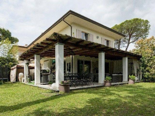 Villa Indipendente in affitto a Caranna, Forte Dei Marmi