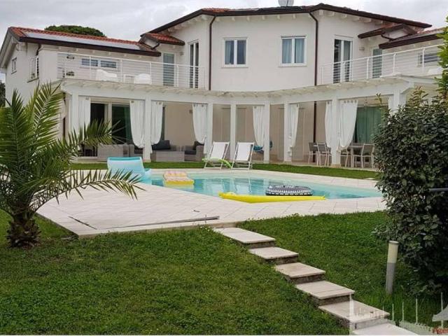 Villa Indipendente in affitto a Vittoria Apuana, Forte Dei Marmi