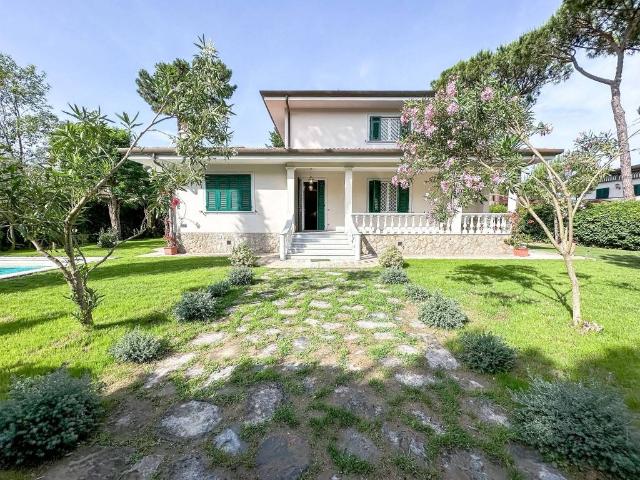 Villa Indipendente in affitto a Vittoria Apuana, Forte Dei Marmi