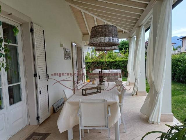 Villa Indipendente in affitto a Roma Imperiale, Forte Dei Marmi