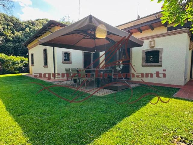 Villa Indipendente in affitto a Roma Imperiale, Forte Dei Marmi