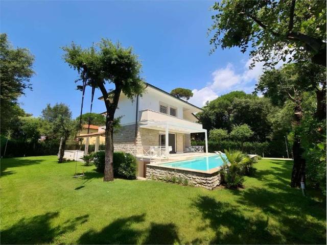 Villa Indipendente in affitto a Vittoria Apuana, Forte Dei Marmi