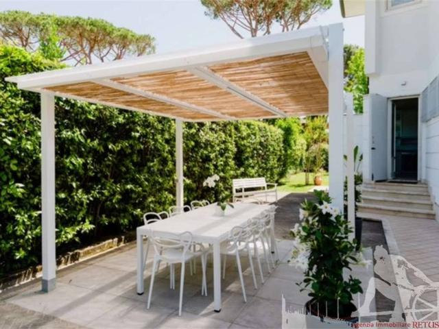 Villa Indipendente in affitto a Roma Imperiale, Forte Dei Marmi