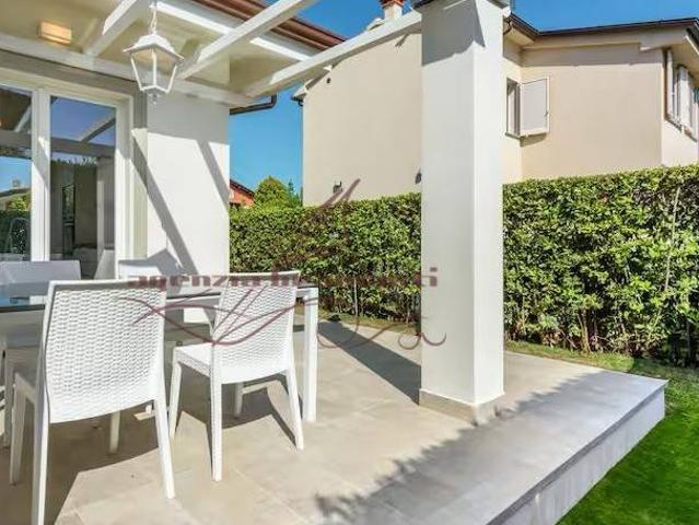 Villa Indipendente in affitto a Vittoria Apuana, Forte Dei Marmi