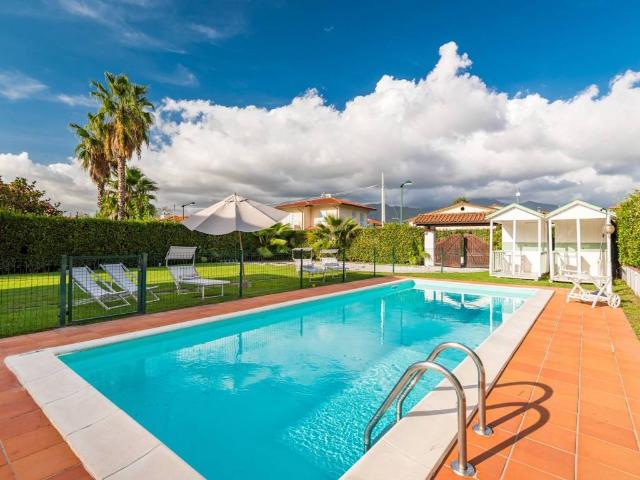 Villa Indipendente in affitto a Roma Imperiale, Forte Dei Marmi
