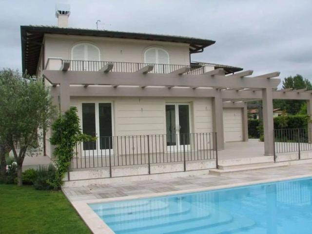 Villa Indipendente in affitto a Vittoria Apuana, Forte Dei Marmi