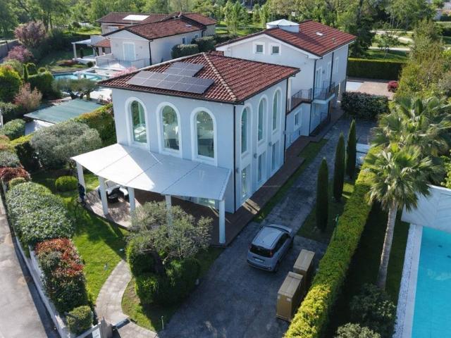 Villa Indipendente in affitto a Forte Dei Marmi, Toscana