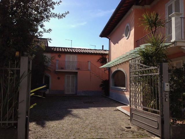 Villa Indipendente in affitto a Roma Imperiale, Forte Dei Marmi