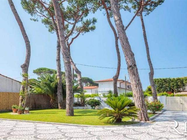 Villa Indipendente in affitto a Vittoria Apuana, Forte Dei Marmi