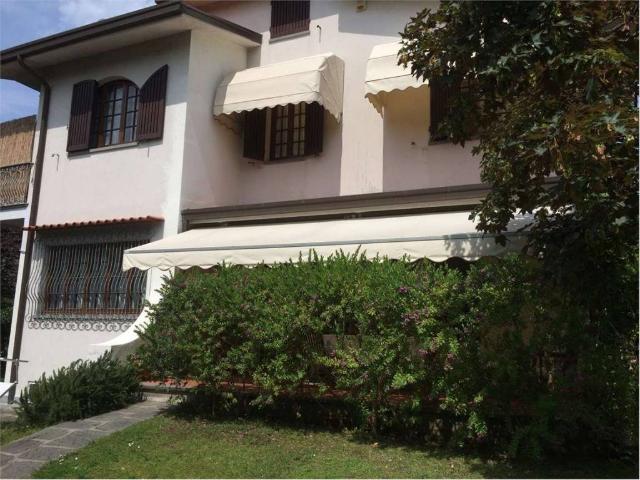 Villa Indipendente in affitto a Caranna, Forte Dei Marmi