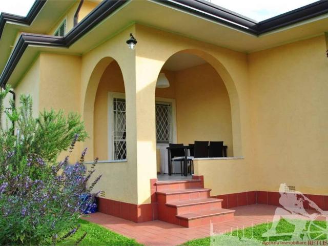 Villa Indipendente in affitto a Caranna, Forte Dei Marmi