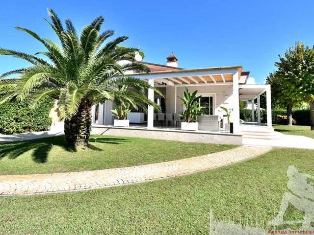 Villa Indipendente in affitto a Vittoria Apuana, Forte Dei Marmi
