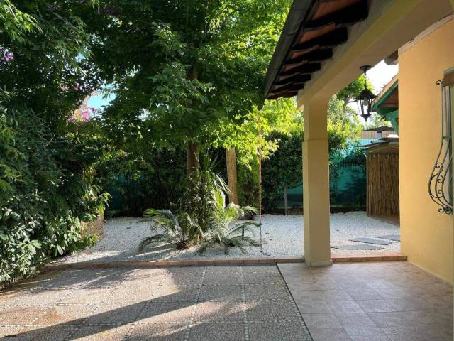 Villa Indipendente in affitto a Vaiana, Forte Dei Marmi