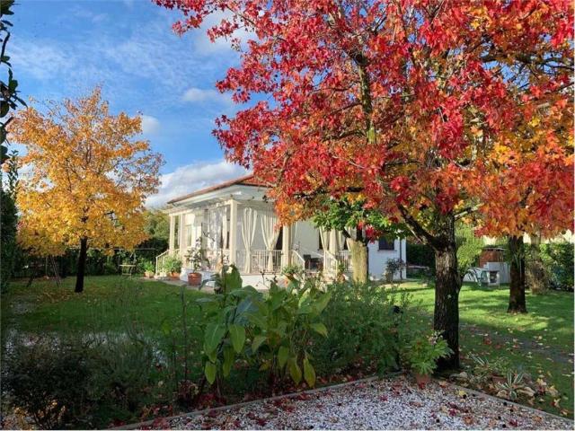 Villa Indipendente in affitto a Vittoria Apuana, Forte Dei Marmi