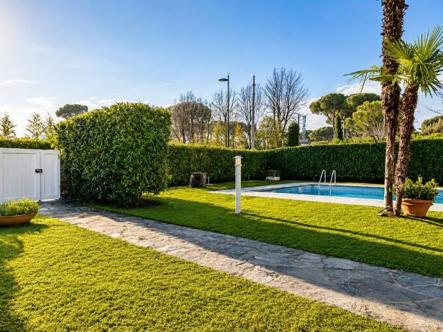 Villa Indipendente in affitto a Caranna, Forte Dei Marmi