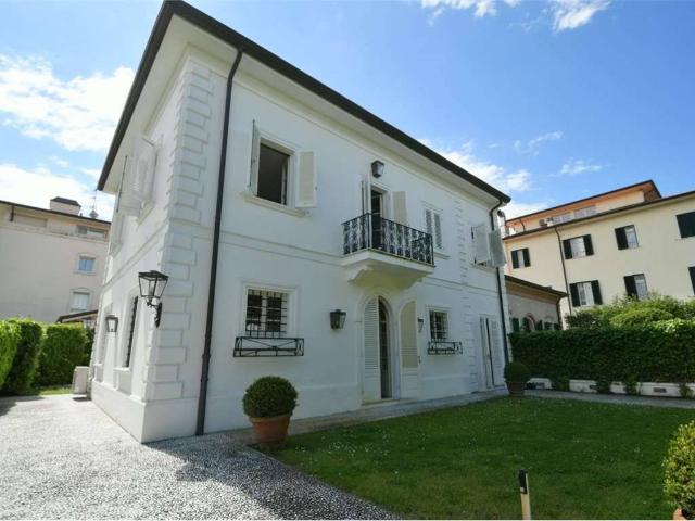 Villa Indipendente in affitto a Vittoria Apuana, Forte Dei Marmi