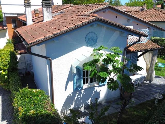 Villa Indipendente in affitto a Roma Imperiale, Forte Dei Marmi