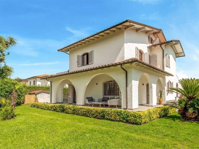 Villa Indipendente in affitto a Vittoria Apuana, Forte Dei Marmi