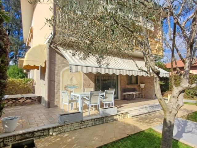 Villa Indipendente in affitto a Forte Dei Marmi, Toscana