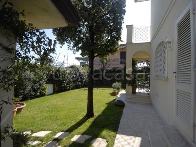 Villa Indipendente in affitto a Roma Imperiale, Forte Dei Marmi