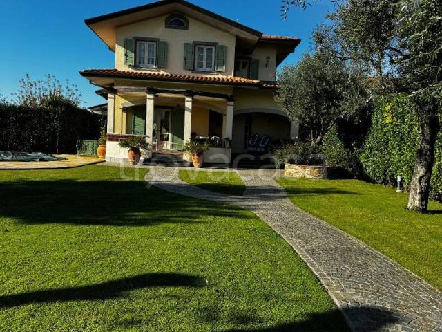 Villa Indipendente in affitto a Roma Imperiale, Forte Dei Marmi