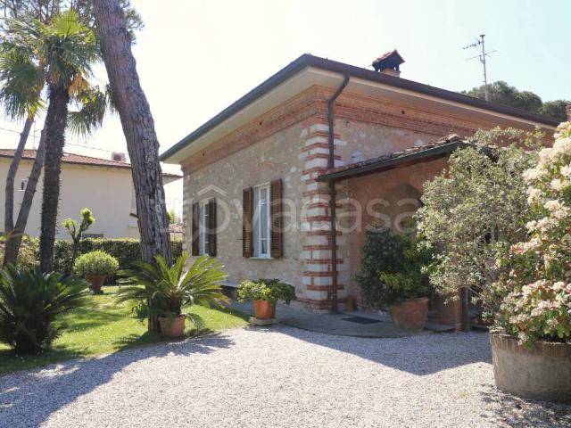 Villa Indipendente in affitto a Vittoria Apuana, Forte Dei Marmi