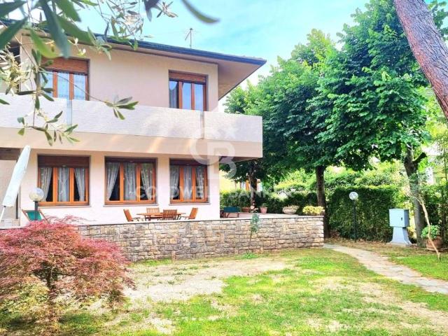 Villa Indipendente in affitto a Carrara, Toscana