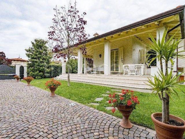 Villa Indipendente in affitto a Roma Imperiale, Forte Dei Marmi