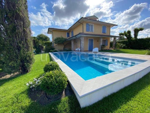 Villa Indipendente in affitto a Roma Imperiale, Forte Dei Marmi