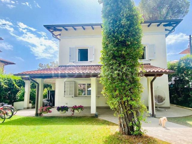 Villa Indipendente in affitto a Vittoria Apuana, Forte Dei Marmi