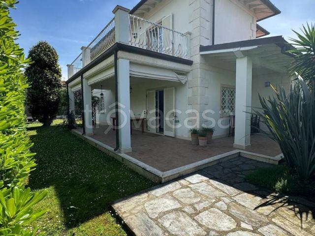 Villa Indipendente in affitto a Vittoria Apuana, Forte Dei Marmi