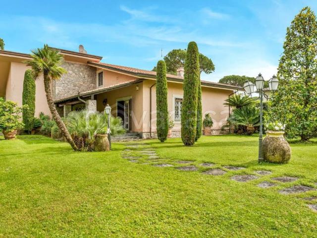 Villa Indipendente in affitto a Roma Imperiale, Forte Dei Marmi