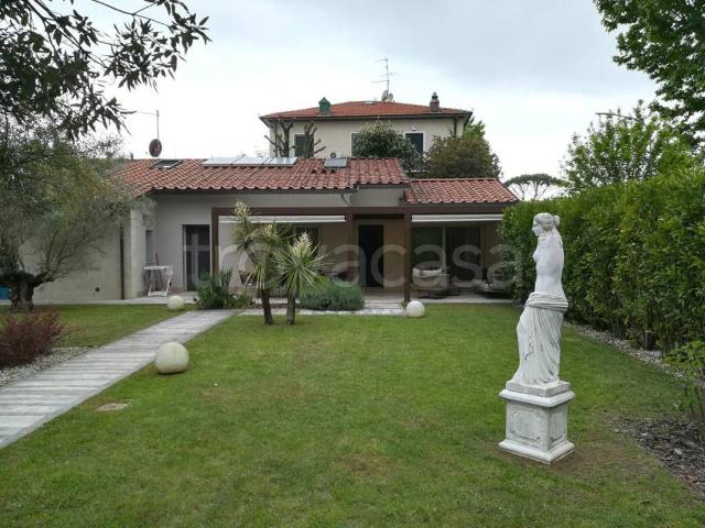 Villa Indipendente in affitto a Vittoria Apuana, Forte Dei Marmi