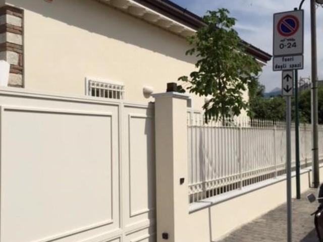 Villa Indipendente in affitto a Roma Imperiale, Forte Dei Marmi