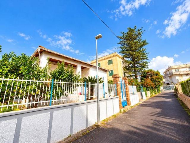 Villa Indipendente in affitto a Gaeta, Latina