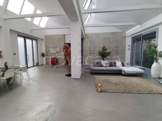 Villa Indipendente in affitto a Gallarate, Lombardia