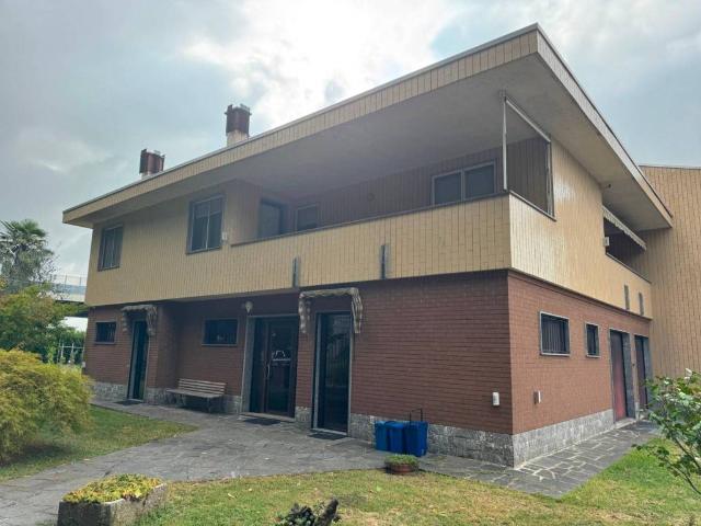 Villa Indipendente in affitto a Varallino, Piemonte