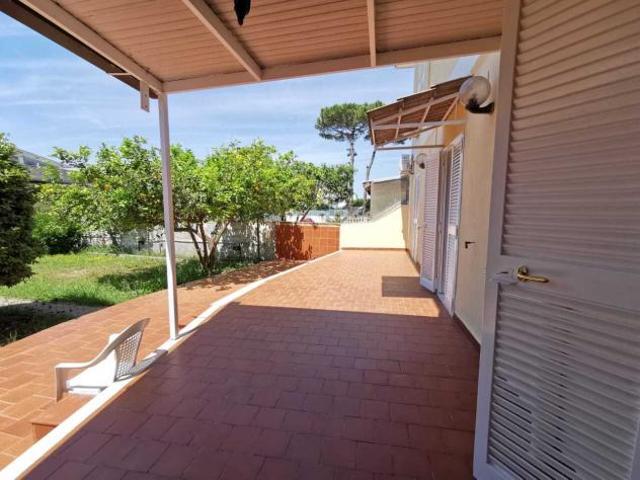 Villa Indipendente in affitto a Giugliano In Campania, Campania