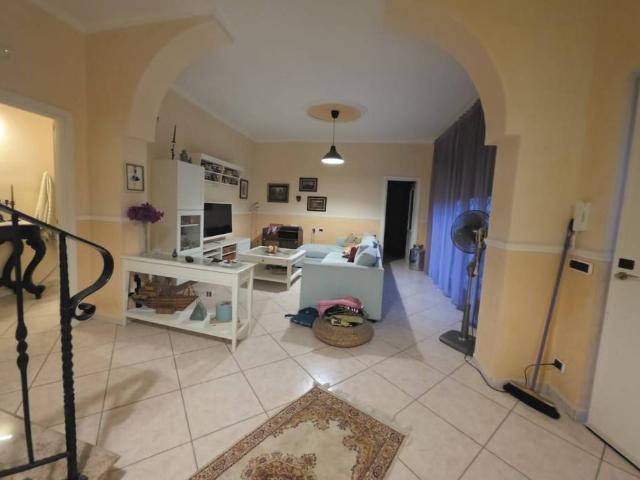 Villa Indipendente in affitto a Giugliano In Campania, Campania