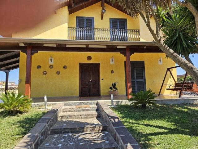 Villa Indipendente in affitto a Giugliano In Campania, Campania
