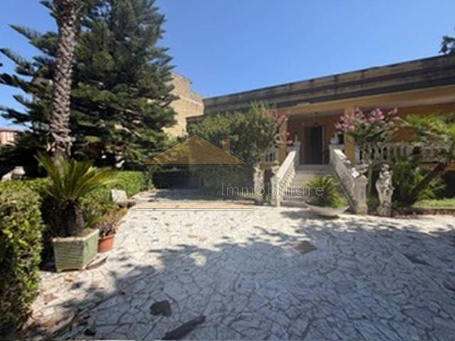 Villa Indipendente in affitto a Giugliano In Campania, Campania