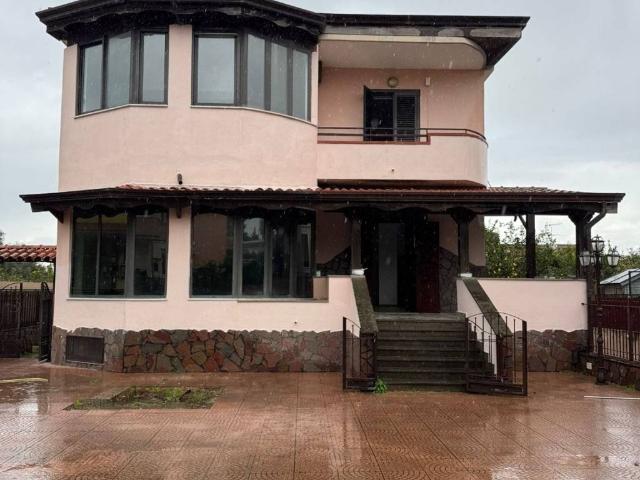 Villa Indipendente in affitto a Giugliano In Campania, Campania