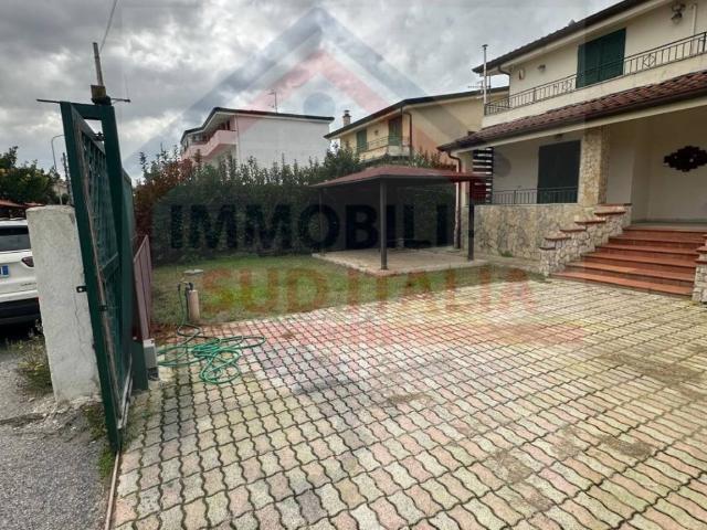 Villa Indipendente in affitto a Giugliano In Campania, Campania