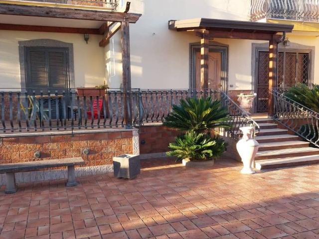 Villa Indipendente in affitto a Giugliano In Campania, Campania