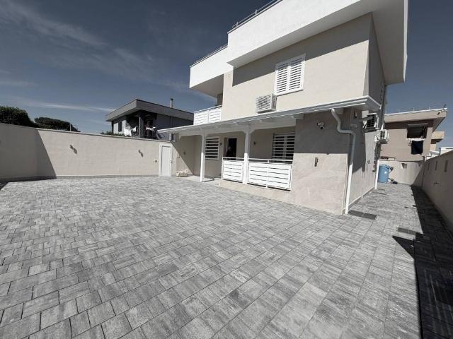 Villa Indipendente in affitto a Giugliano In Campania, Campania