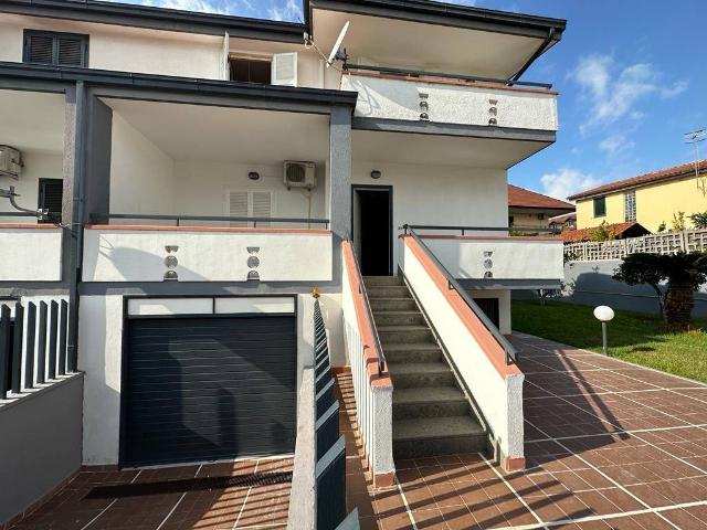 Villa Indipendente in affitto a Giugliano In Campania, Campania