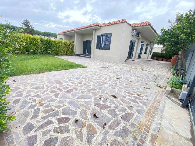 Villa Indipendente in affitto a Giugliano In Campania, Campania