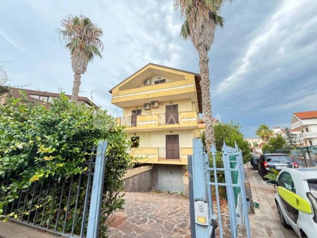 Villa Indipendente in affitto a Giugliano In Campania, Campania