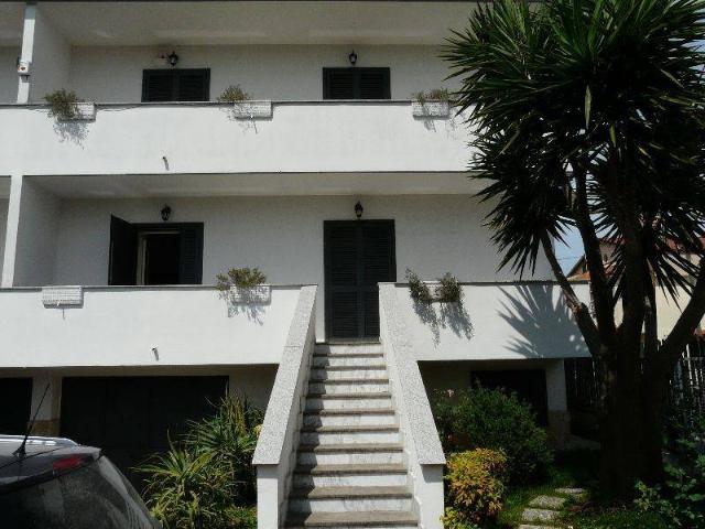 Villa Indipendente in affitto a Giugliano In Campania, Campania